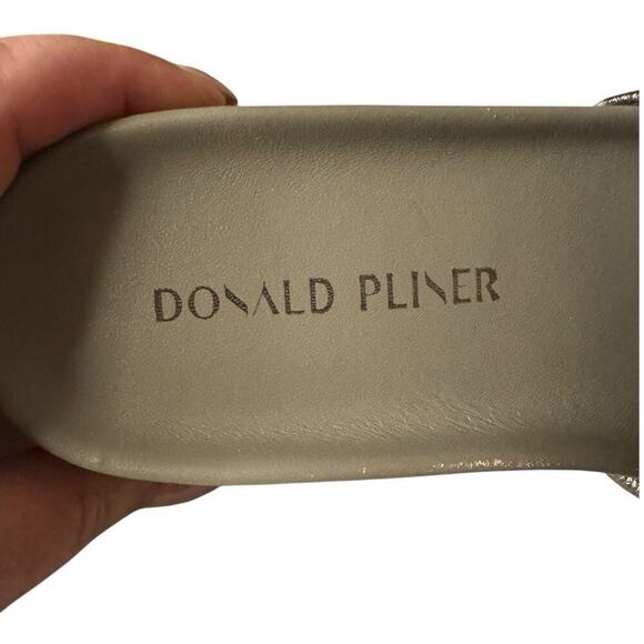 DONALD PLINER NEW Fifi Pewter Brocade Leather Thong Sandals 7.5 TINY FLAW - Picture 7 of 10